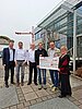 Spendenübergabe symbolischer Scheck